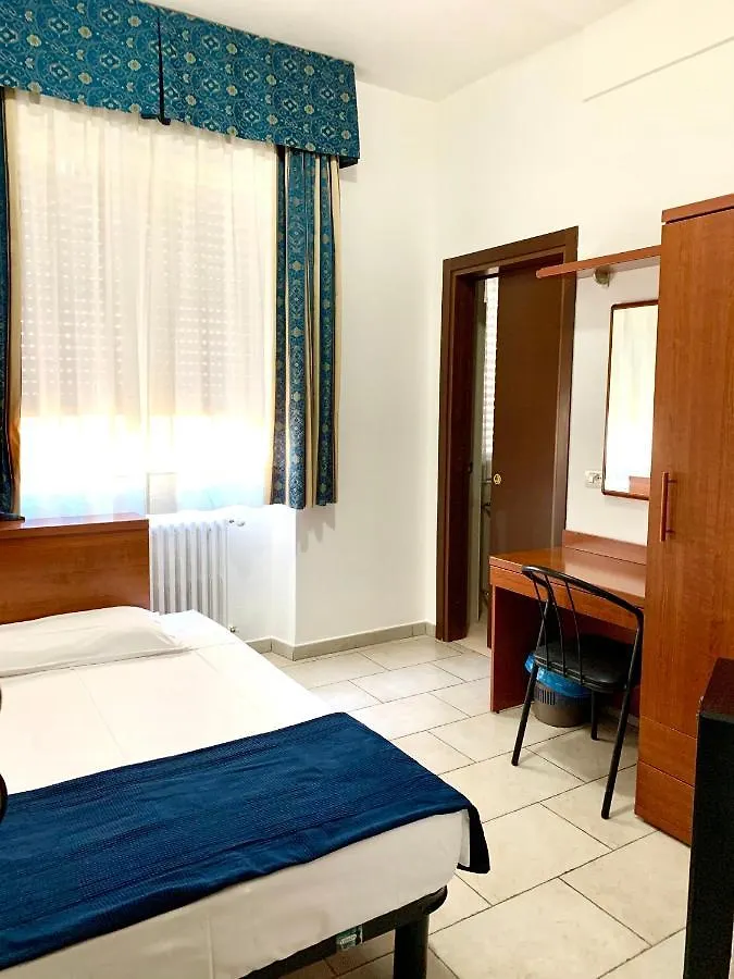 Hotel Alessander Milano 2*,